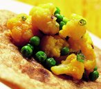 Cauliflower with green peas